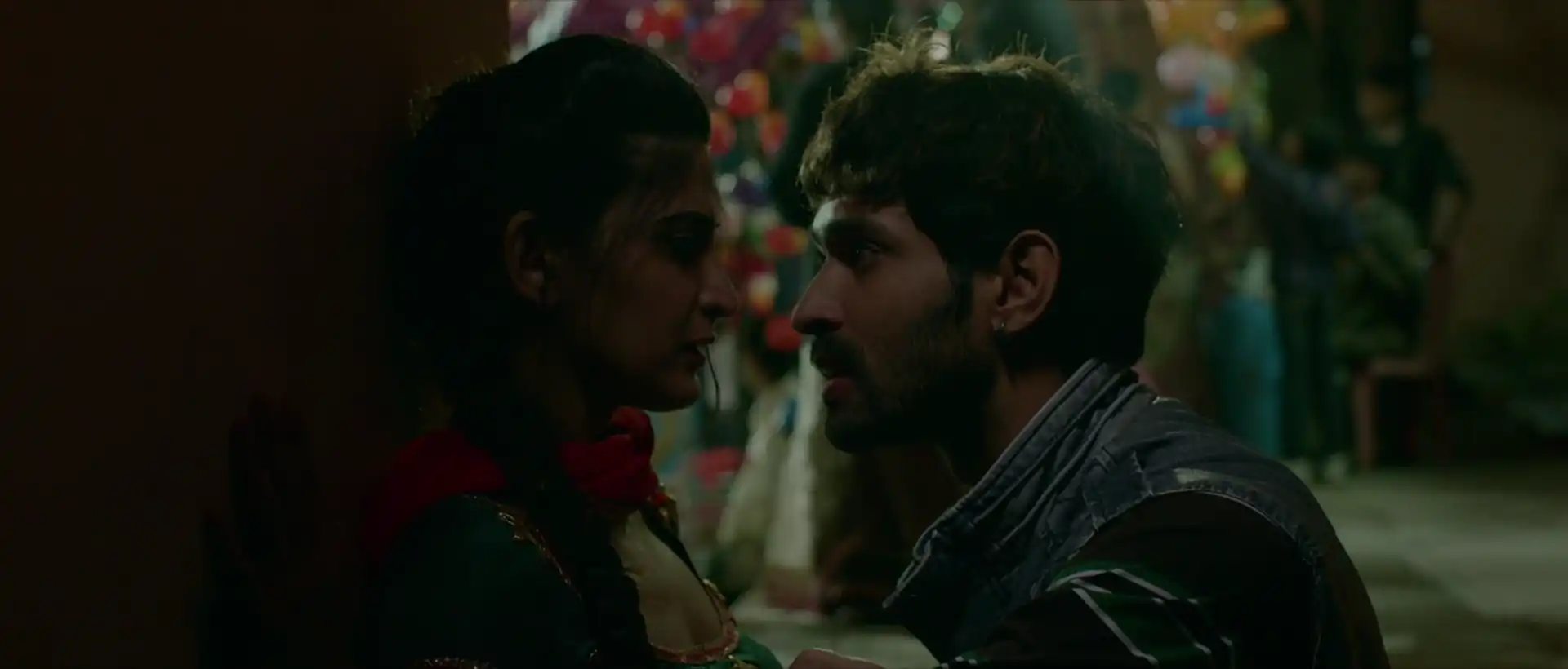 Aahana Kumra hot kiss scene with vikrant Lipstick Under My Burkha part2 thumbnail