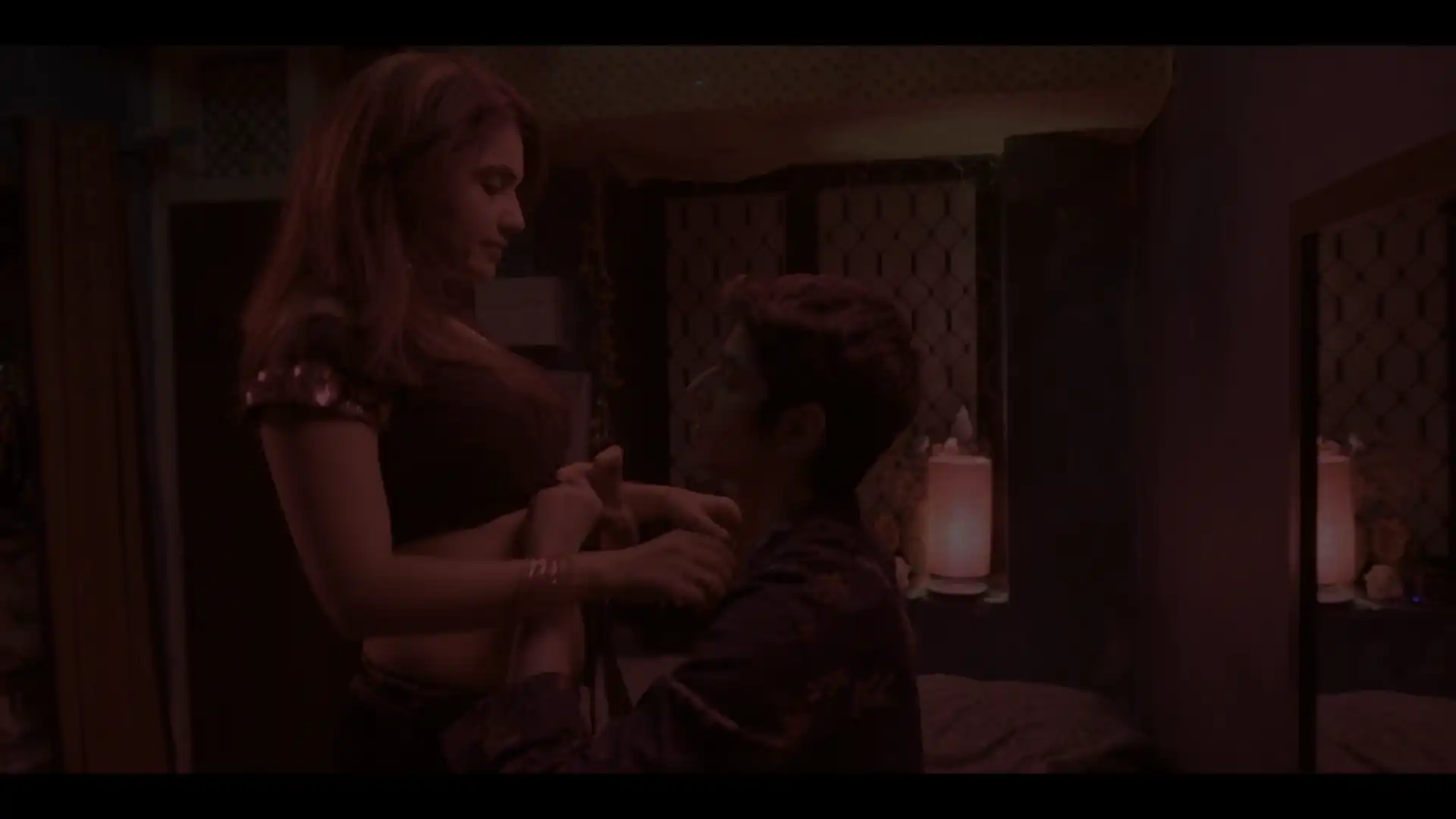 Amruta Subhash call girl sex sence from Bombay Begums thumbnail