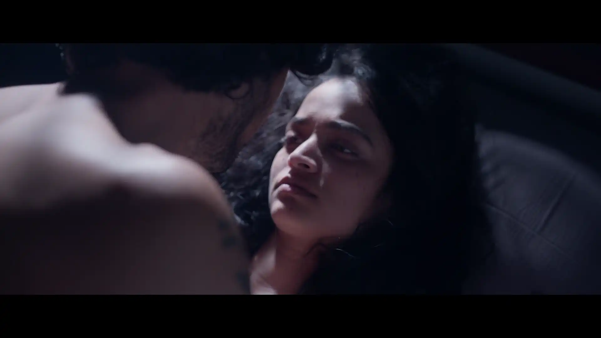 Anjali  ivaraman hot scenes Bad girl thumbnail