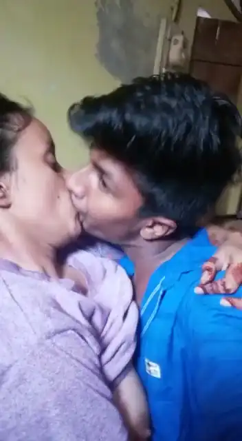 Hot step sister Passionate Kissing Nude MMS thumbnail