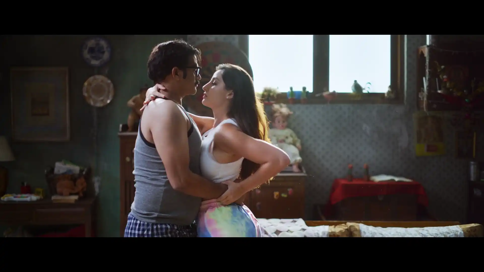 Nora Fatehi hot romance scenes from Ufff Yeh Siyappa Movie thumbnail