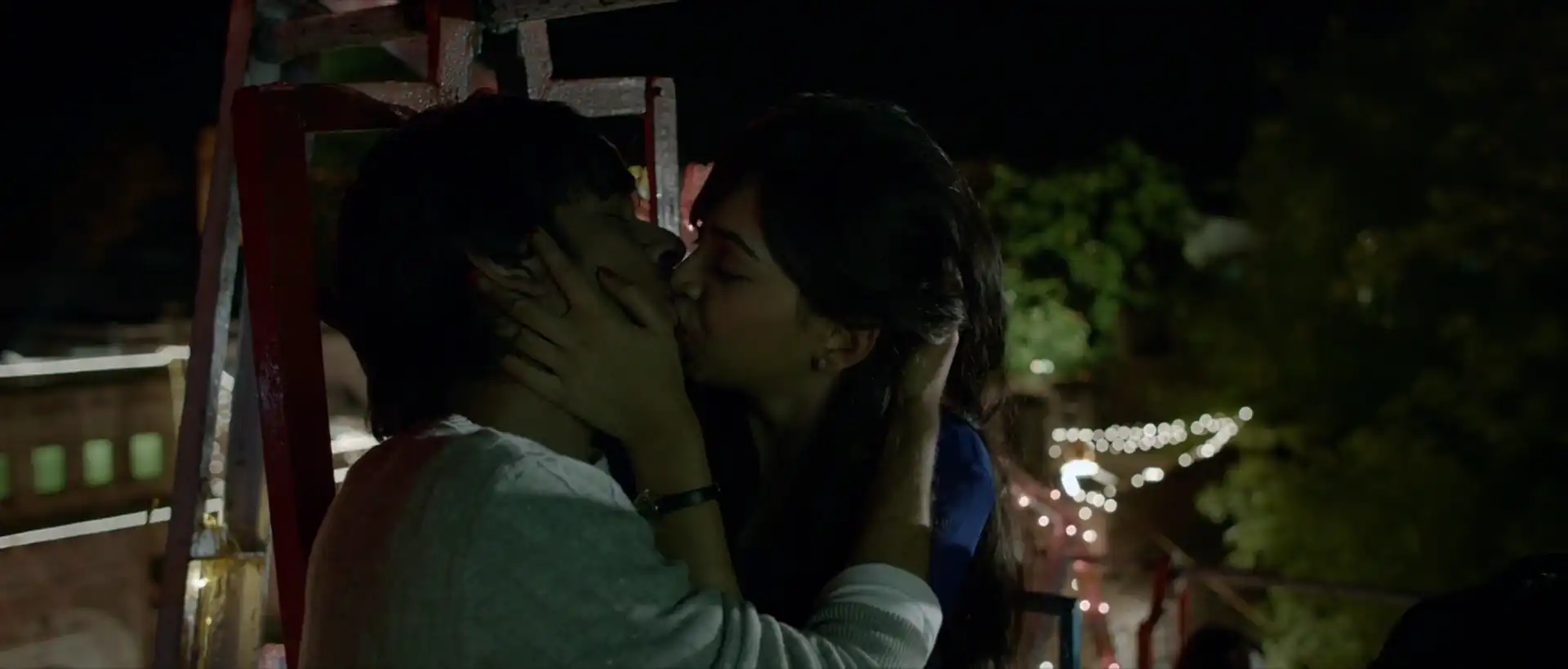 Plabita Borthakur hot kiss scene from Lipstick Under My Burkha thumbnail