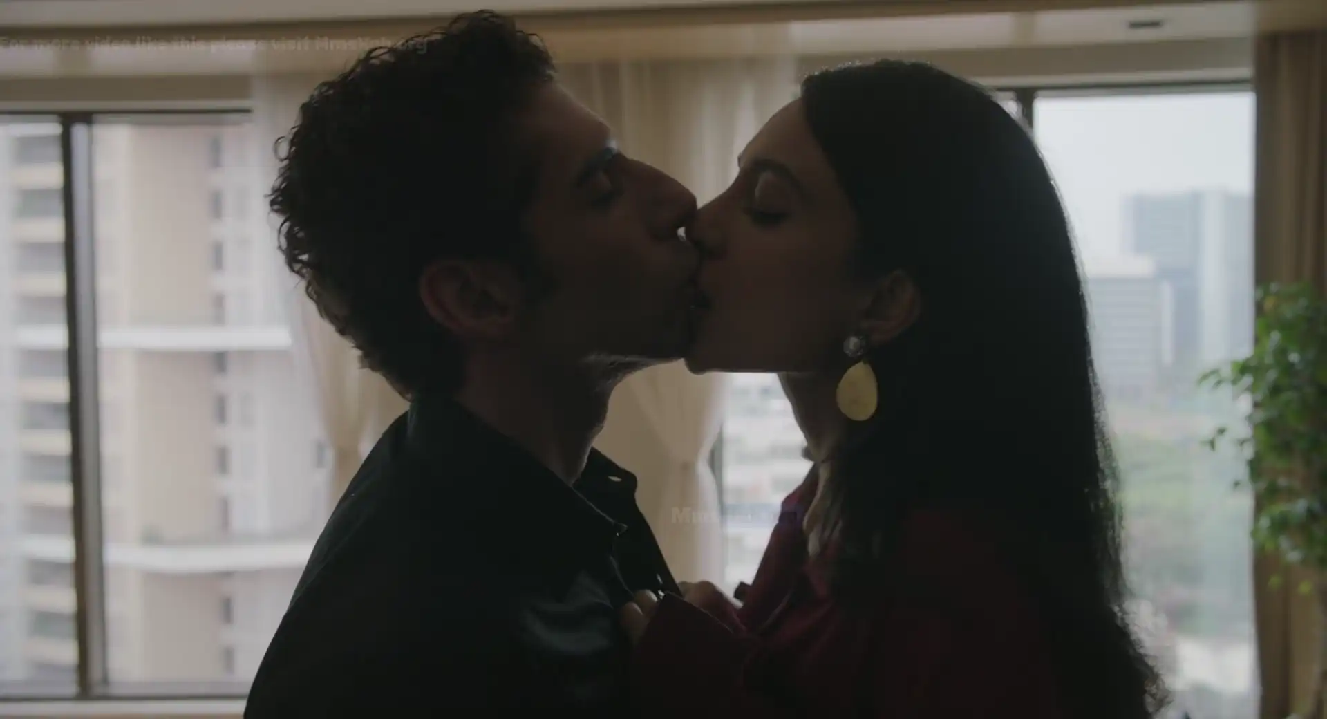 Sobhita Dhulipala kiss makeout scence with Jim Sarah from made in heaven thumbnail